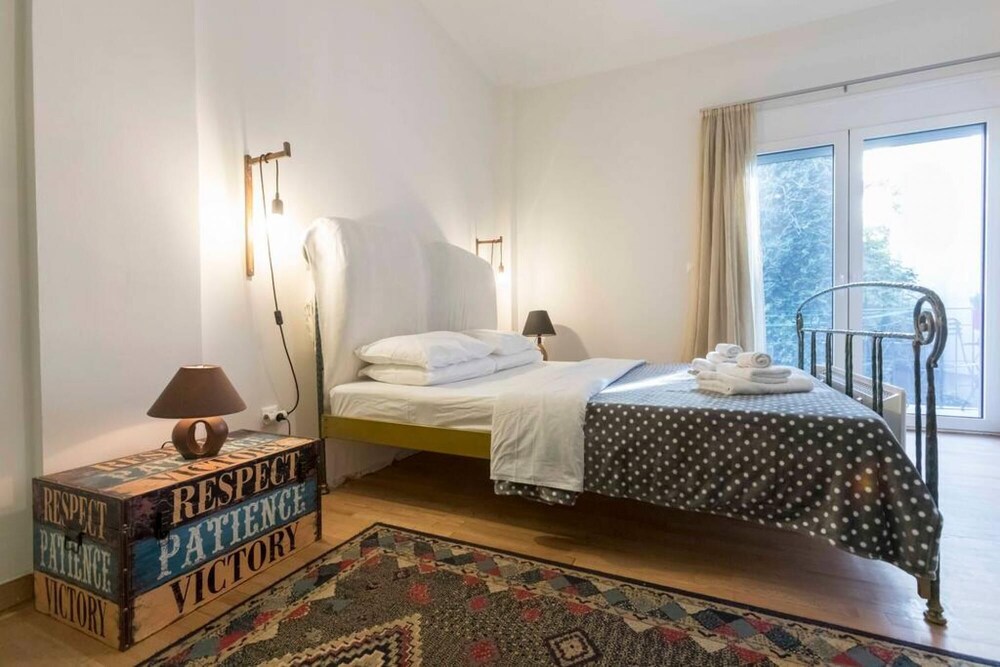 55m2 Homey Athenian Flat With Balcony Center photo 2