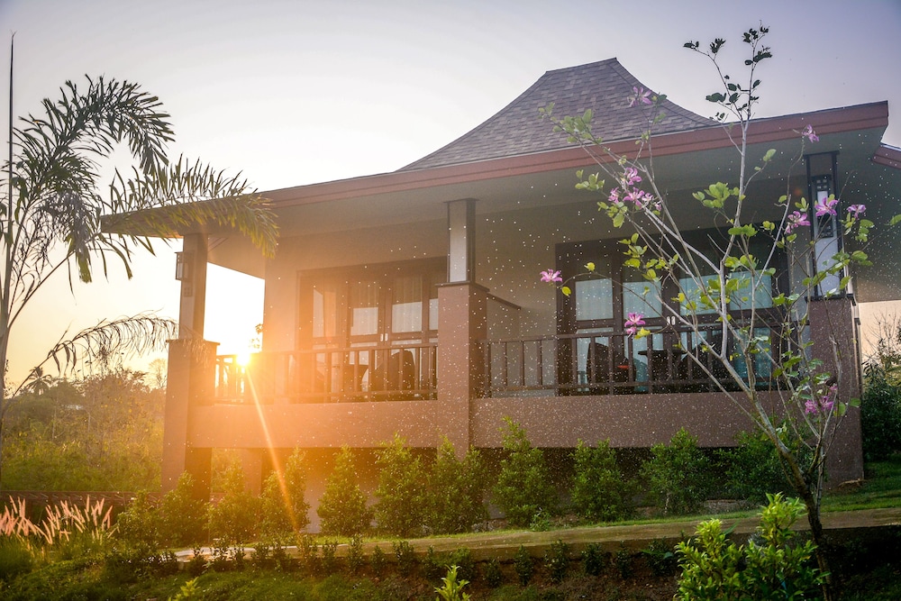 Phu Chom Mork Resort