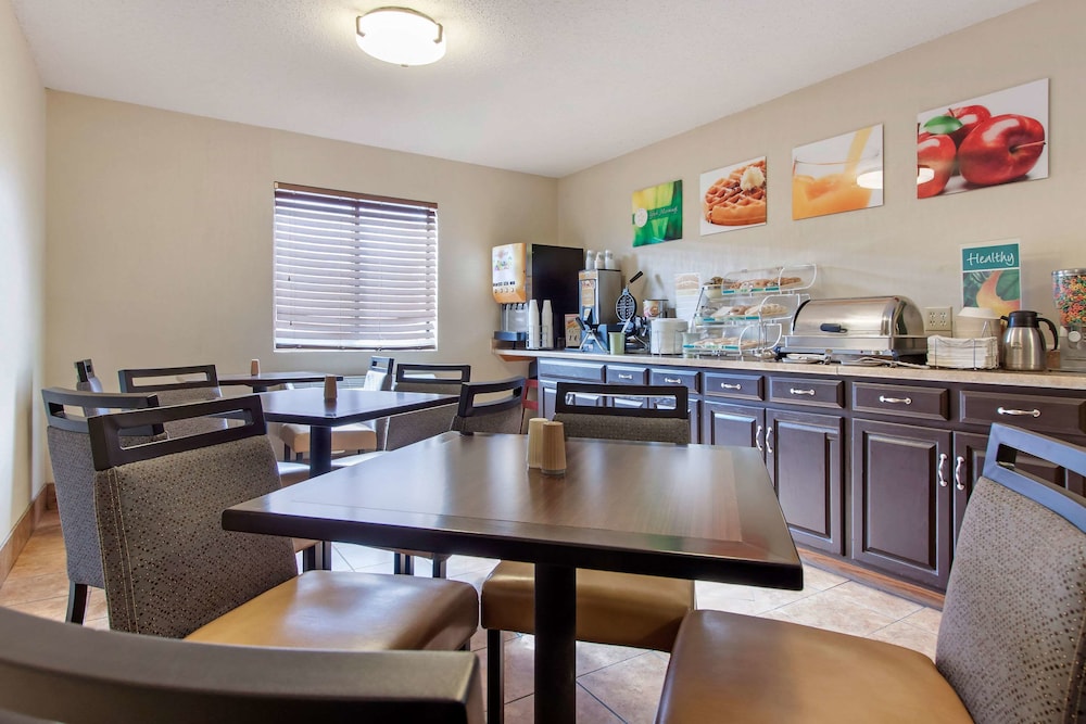 Hays Vacations - Quality Inn Hays I-70 - Property Image 1