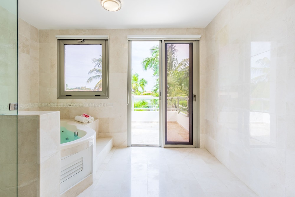 Villa Desiree 5BR Cocotal Luxury Villa Pool Maid