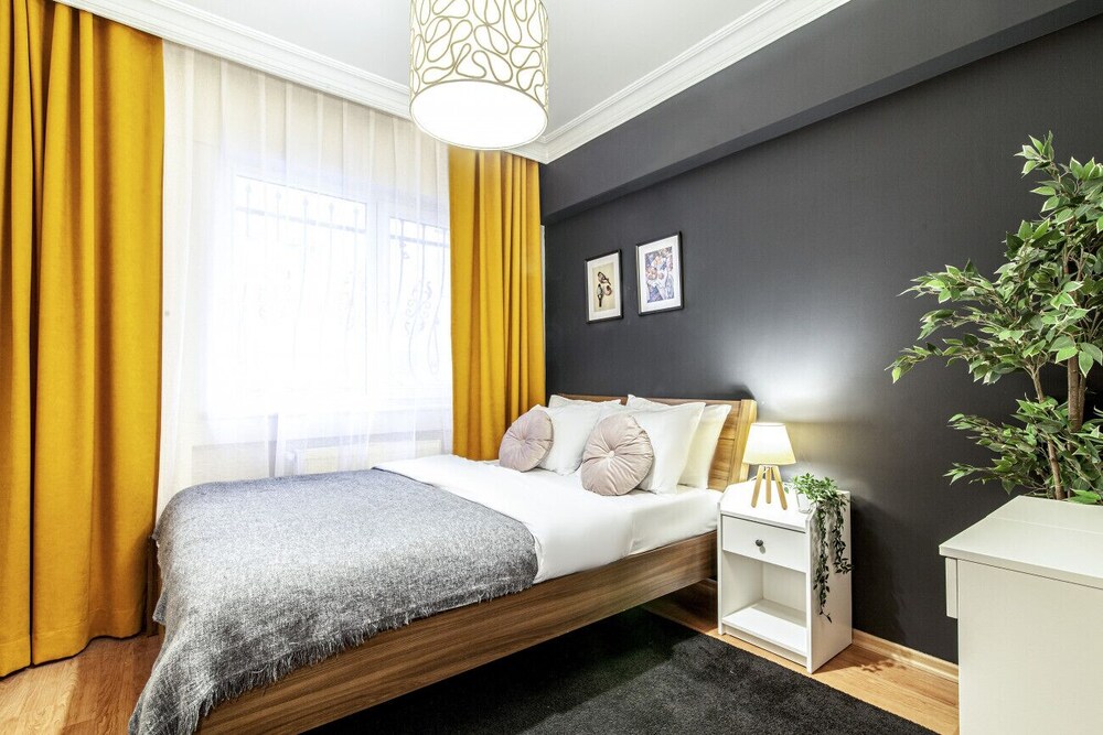 Central and Convenient Flat in Sisli