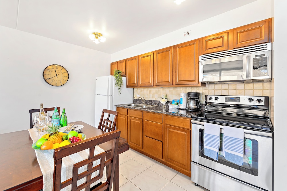 High Floor Ocean View Condo (King Bed and Parking): kitchen photo