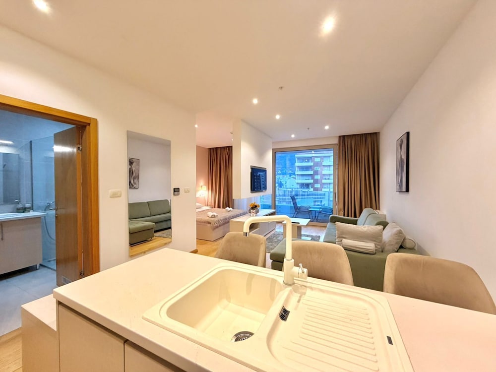 Aurelio Central Residences