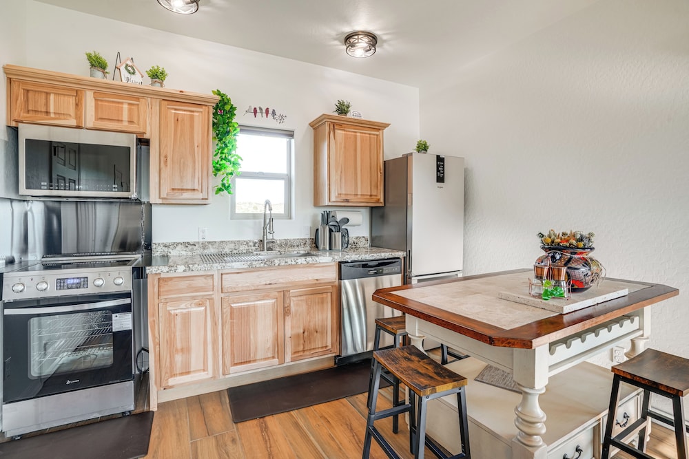 Prescott Home Close to Hiking & Medical Centers!