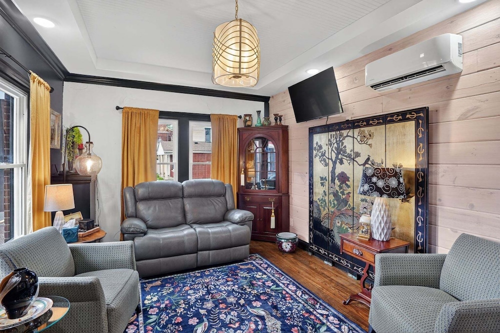 Historic 1920s Stay, Columbia House Unit A 1 Bedroom Apts