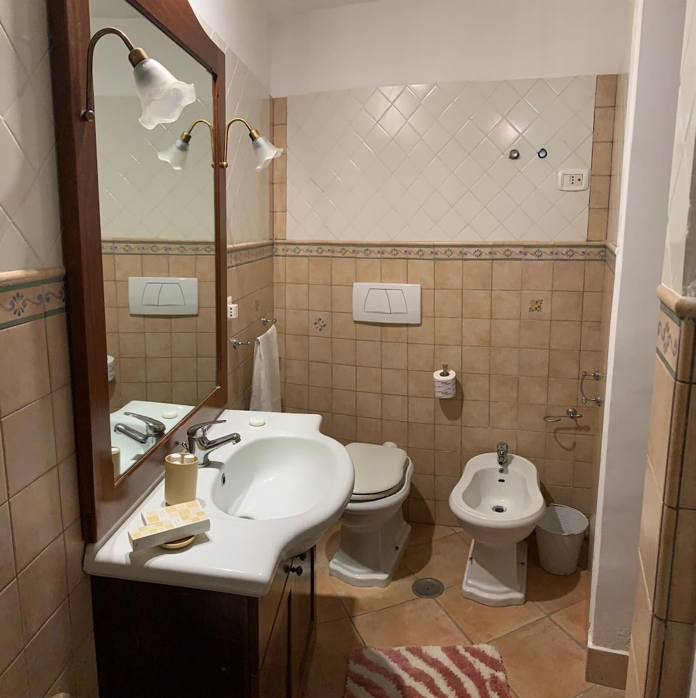 Annygiò House - De Vivo Realty