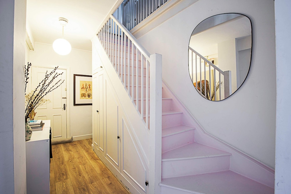 Colourful and Cosy Home in De Beauvoir Town