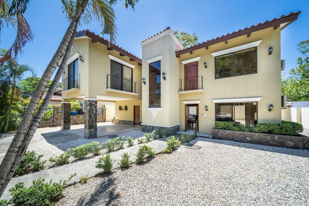 Freshly Updated 3BR With Pool Walk to the Beach Casa Luz de Luna