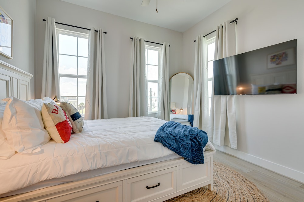 'seas The Day:' Home w/ Pool Access in Galveston