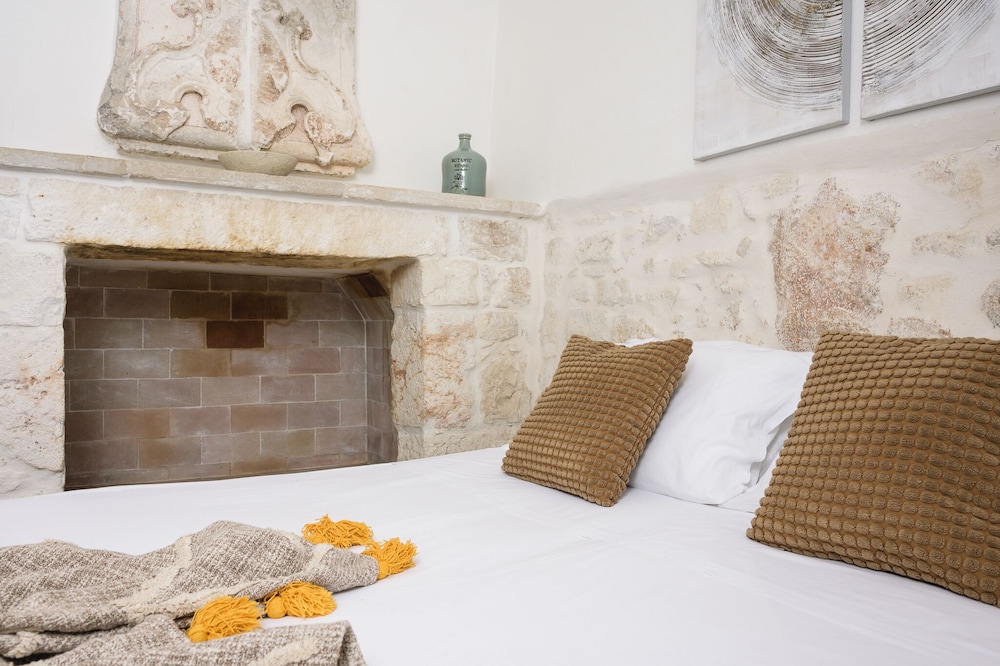 White Studio with Jacuzzi