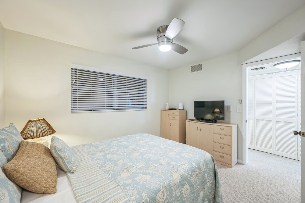 Gulf-view Condo With Resort-style Amenities 2 Bedroom Condo