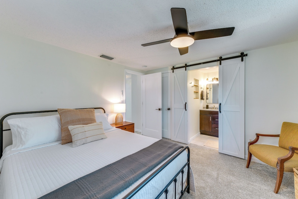 Near Beaches + Downtown: Sarasota Home w/ Lanai