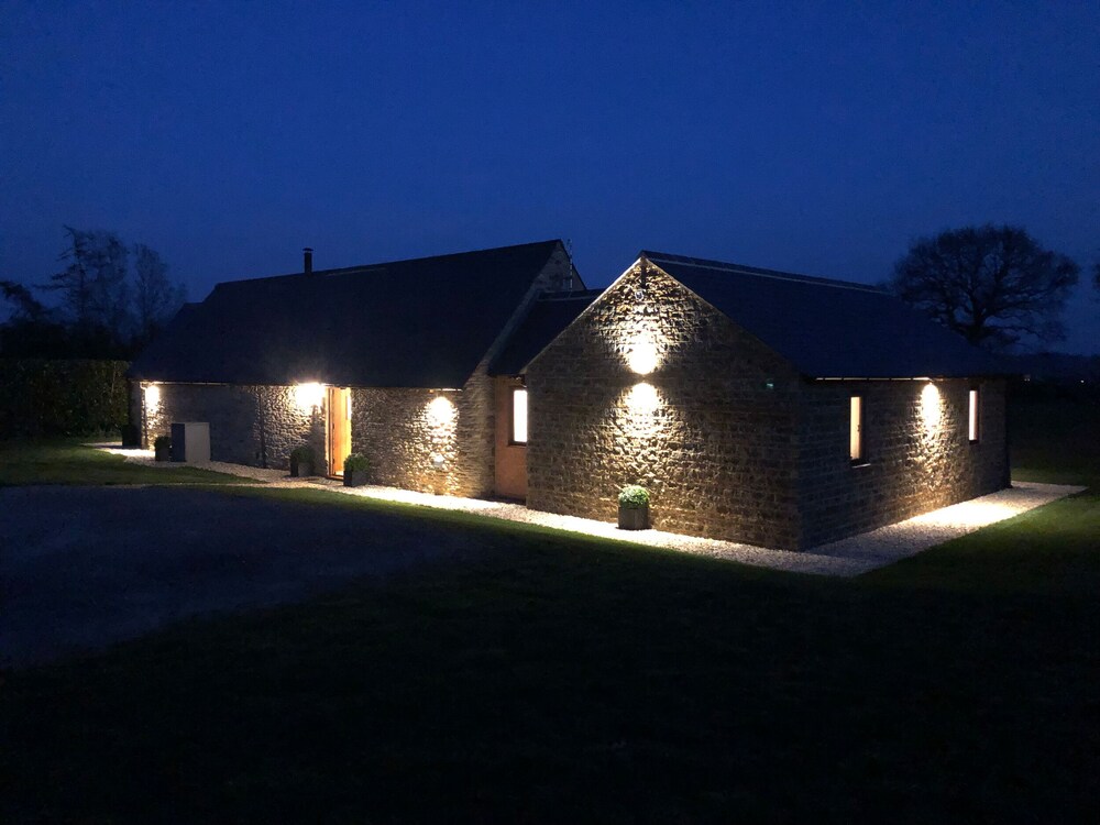 Banbury Vacations - Hook Norton Barn - Property Image 4