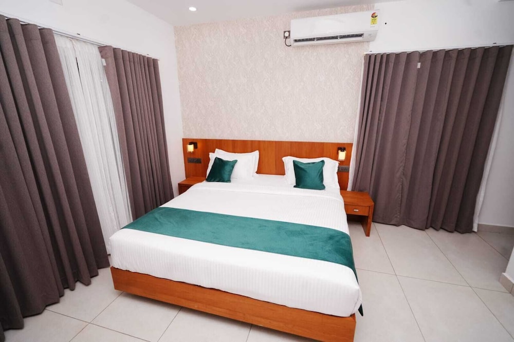 Palm Wave Beach Resort