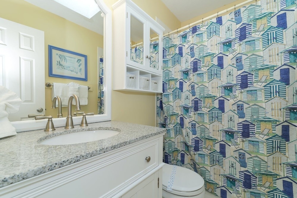 Latitude Adjustment 2 Bedroom Bungalow by RedAwning