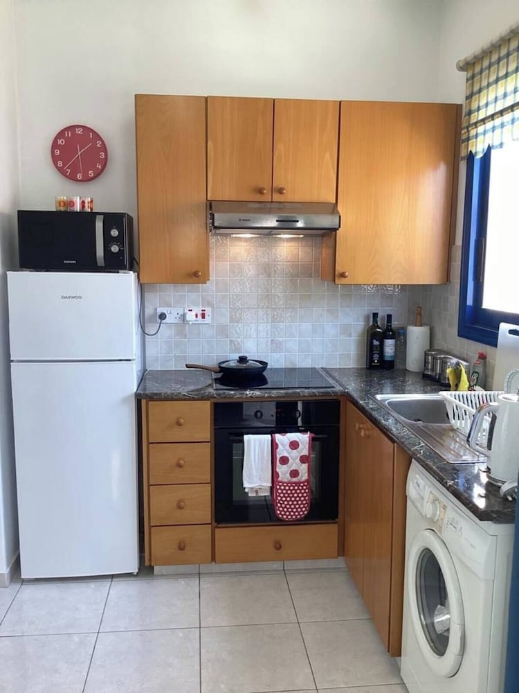 Paphos Pool View Apartment