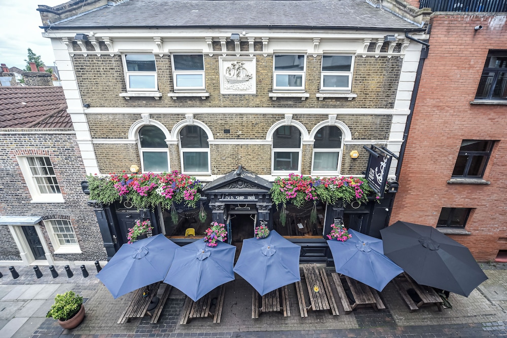outdoor bbq area