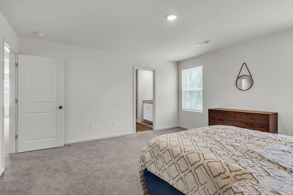 Quiet Retreat Perfect for Families 5 Bedroom Home