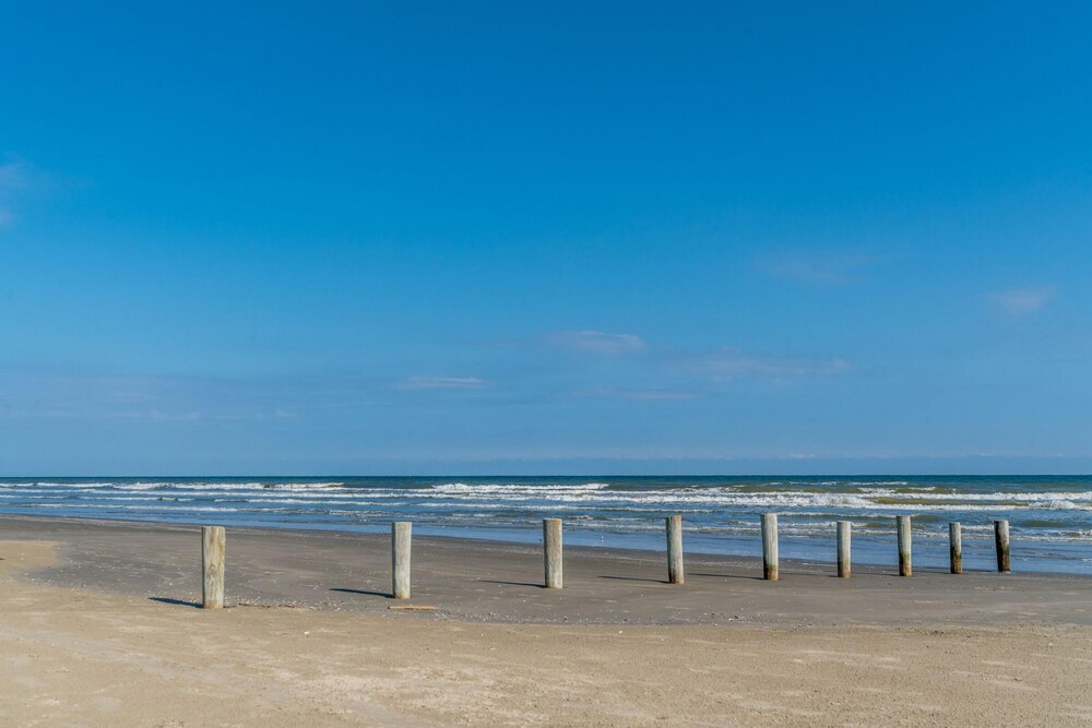 Cute Beach Bungalow Walk to the Beach view 3
