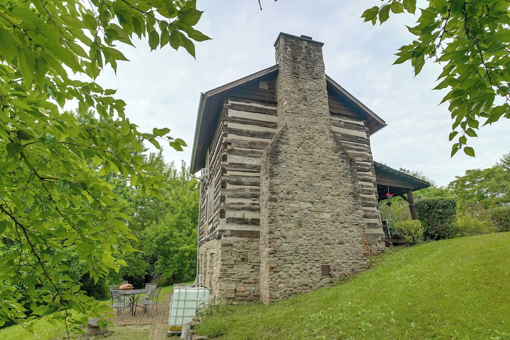 3 Mi to River: 11-acre Retreat in Rural Stockport