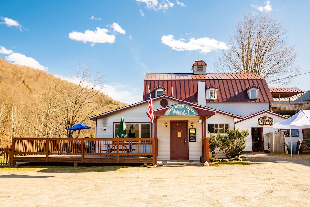 Hotel Clear River Inn - Image 1