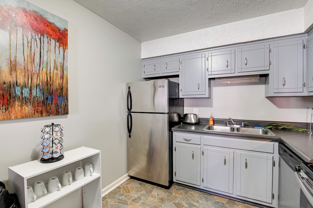 1 Mi to Dtwn: Pet-friendly Apt in Nashville