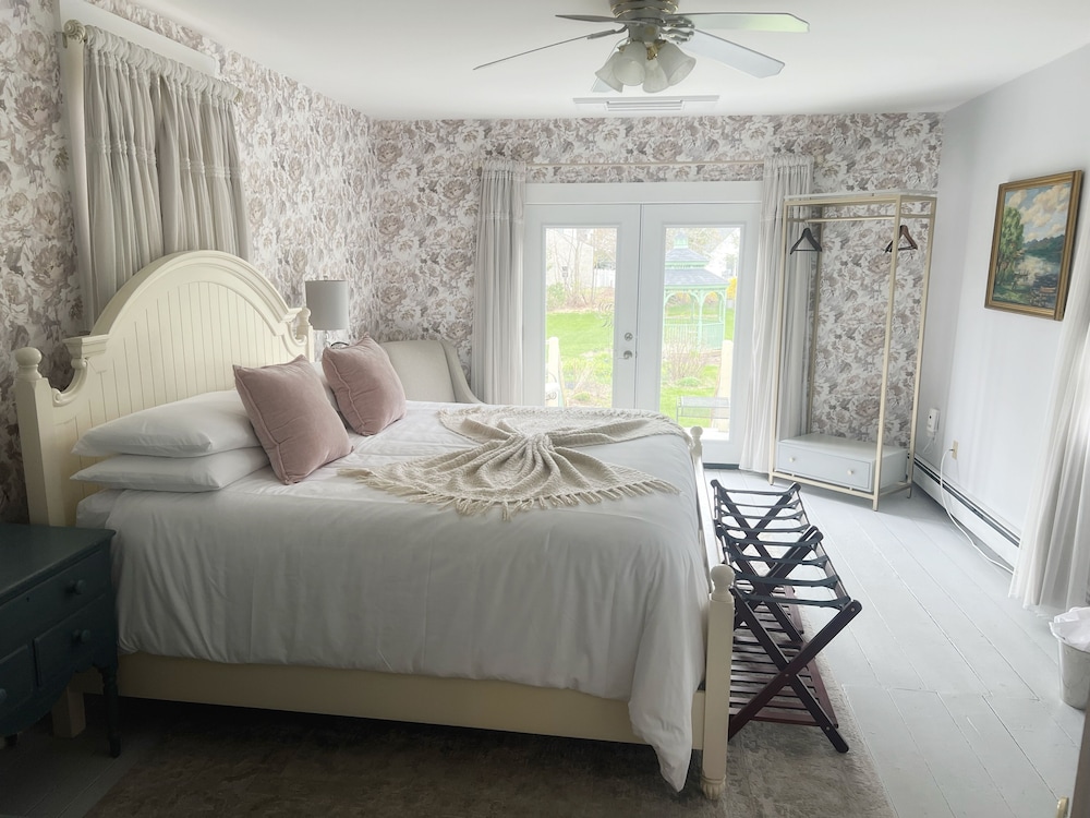 LimeRock Inn