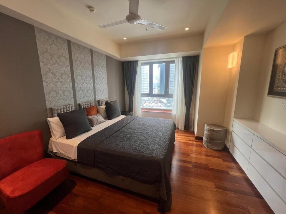 Cinnamon Life Residencies 18th Floor Apt