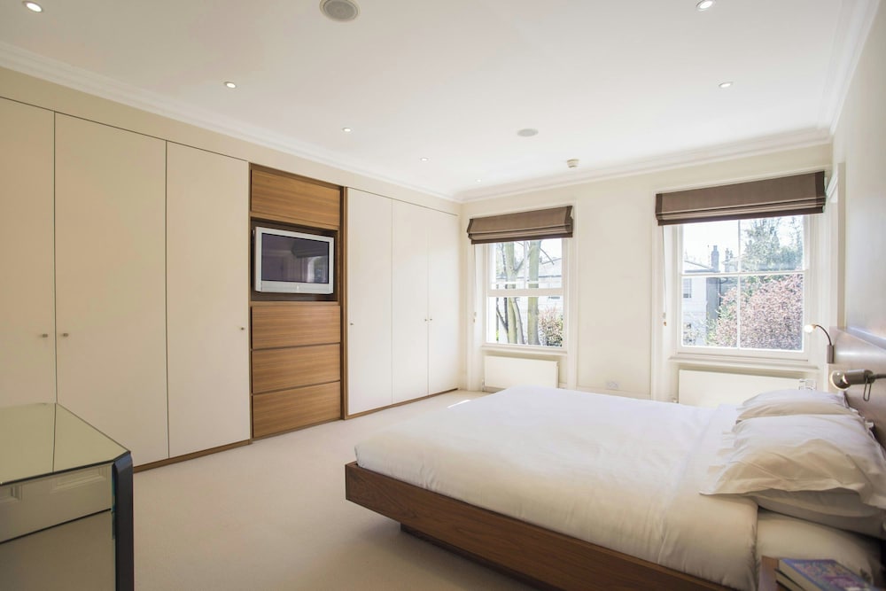 Clifton Hill by Onefinestay view 3