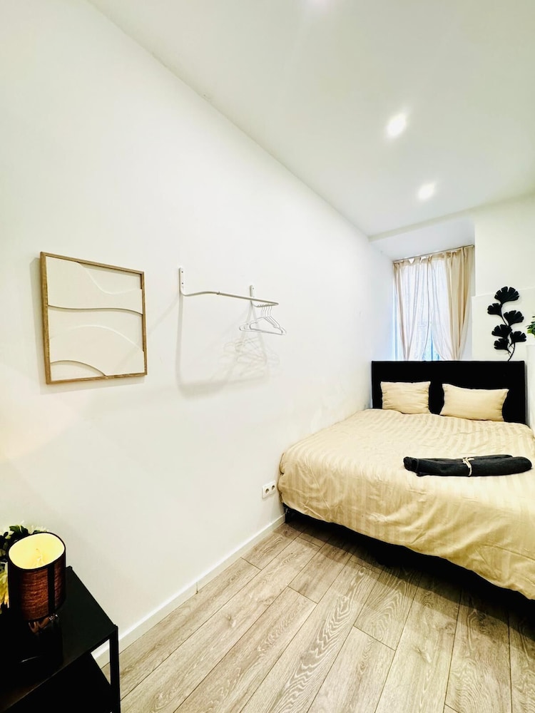 Elegant 5BR Home for Groups Families
