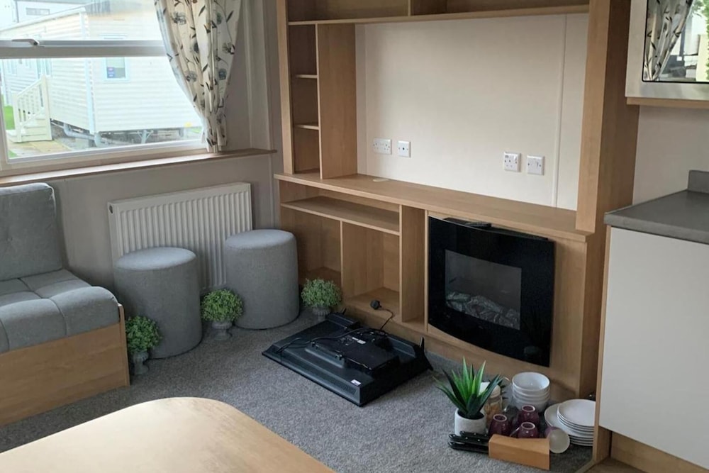3 Bed Cabin - Sleeps 8 - Wifi, Free Parking, Pets