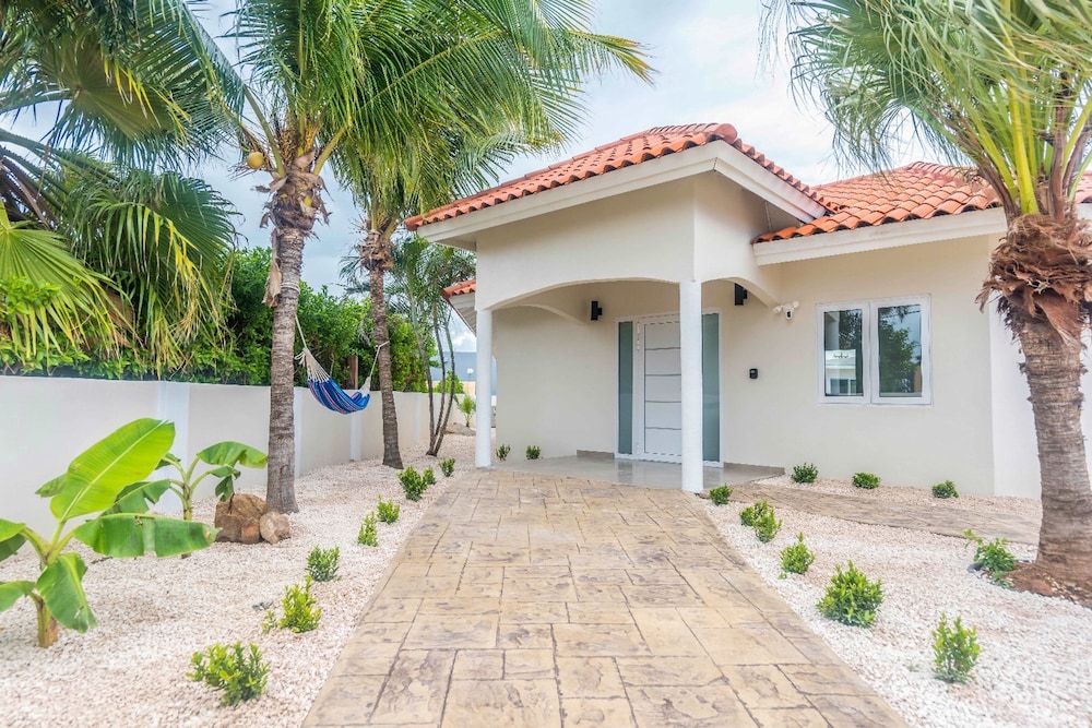 Breathtaking Prvt 4BR Pool Villa 5 Min to Beach