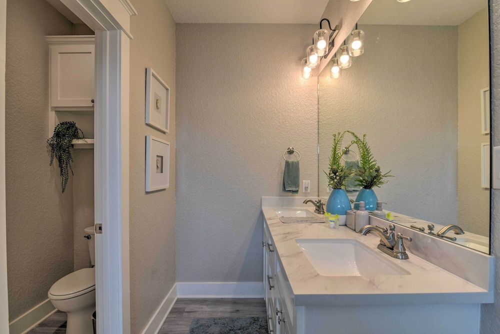 < 1 Mi to Sea Isle Beach: Home w/ Pool Access