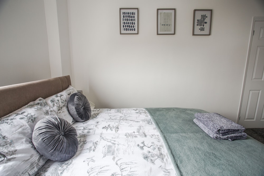 Short Stay Bristol - Ralph Apartment view 5