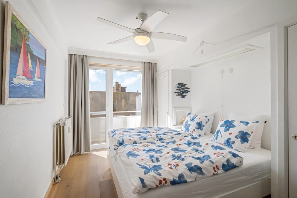 Flat by the Seaside With Stunning Ocean Views