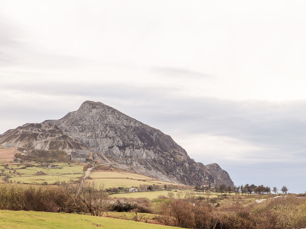 Mor a Mynydd