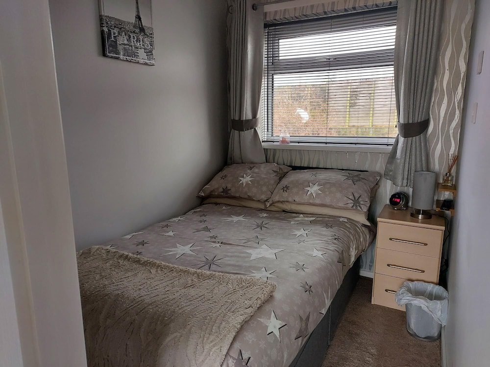 1st Floor Hillview 2 Bedroomed Central Location view 2