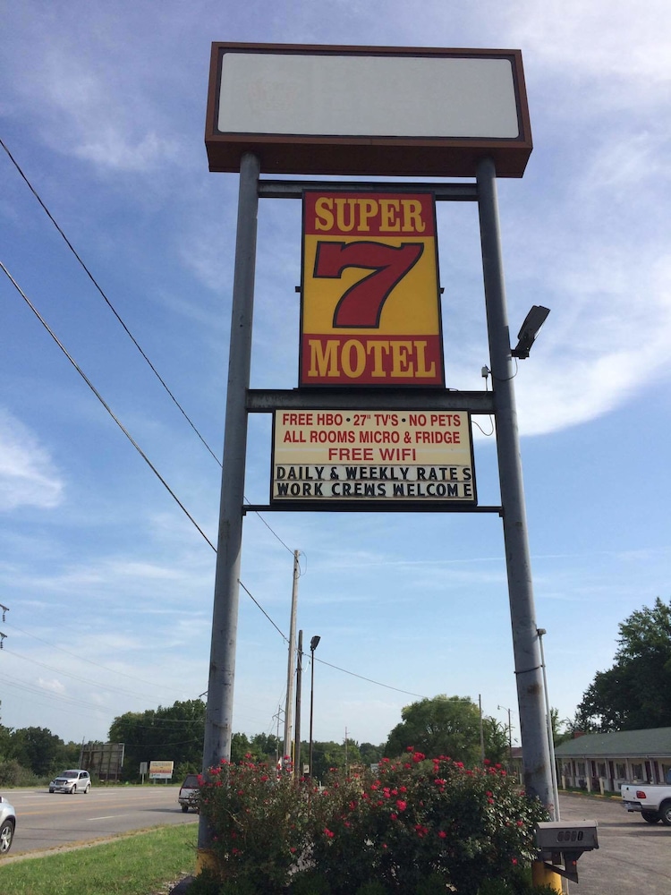 Super 7 Motel Sedalia