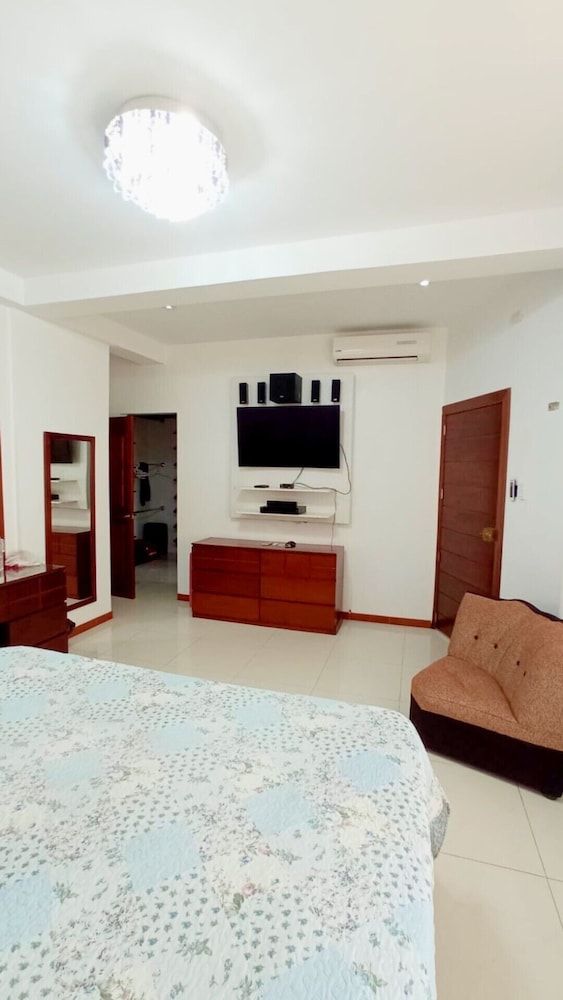 DELUXE HOTEL TALARA 5 minutes from the airport and Plaza de Armas view 3
