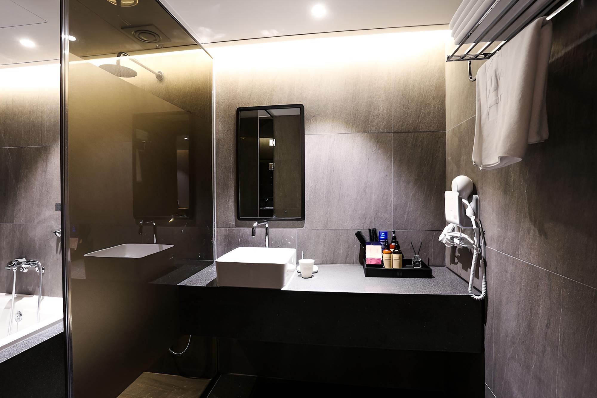 Jeonju Mari Hotel Park Store view 5