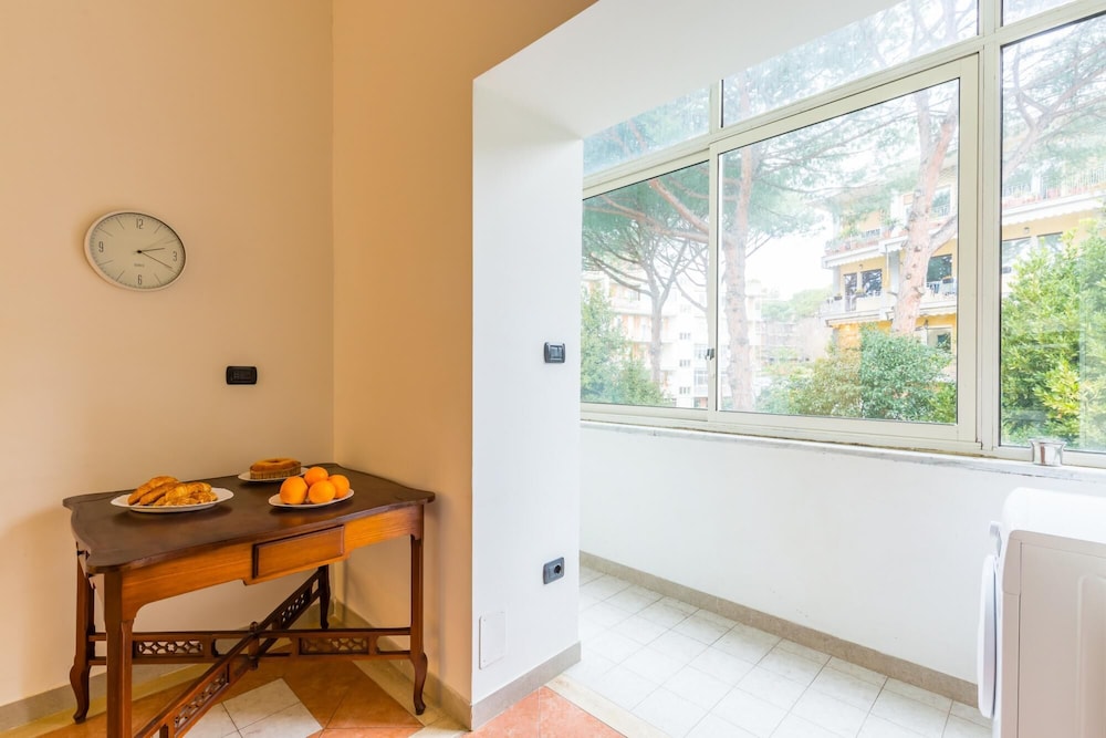 Posillipo Bright Apartment With Parking Space