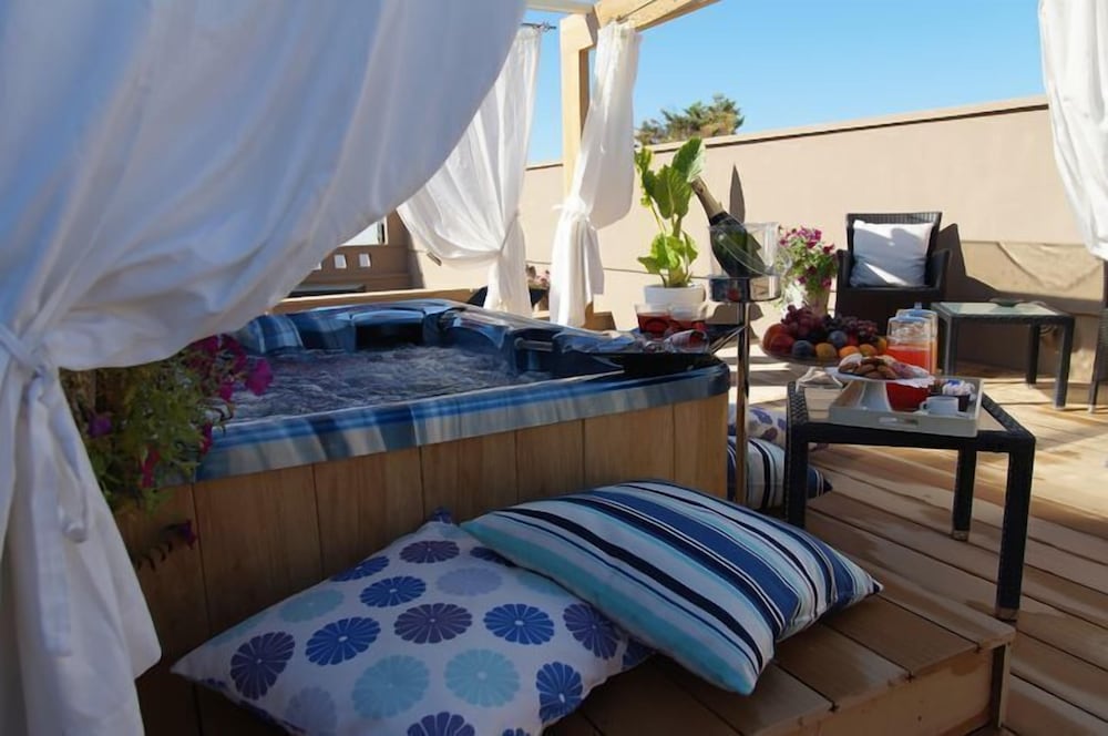 Alixia's Suites photo 5