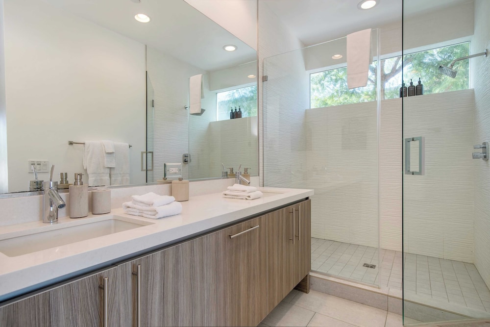 Sleeps 40 3 Luxe Villas Next to Empire Polo Club Putting Green & Pickleball