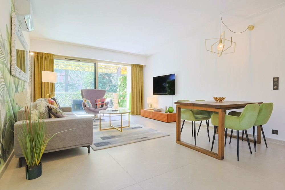 Le Jungle in Cannes With 2 Bedrooms and 2 Bathrooms