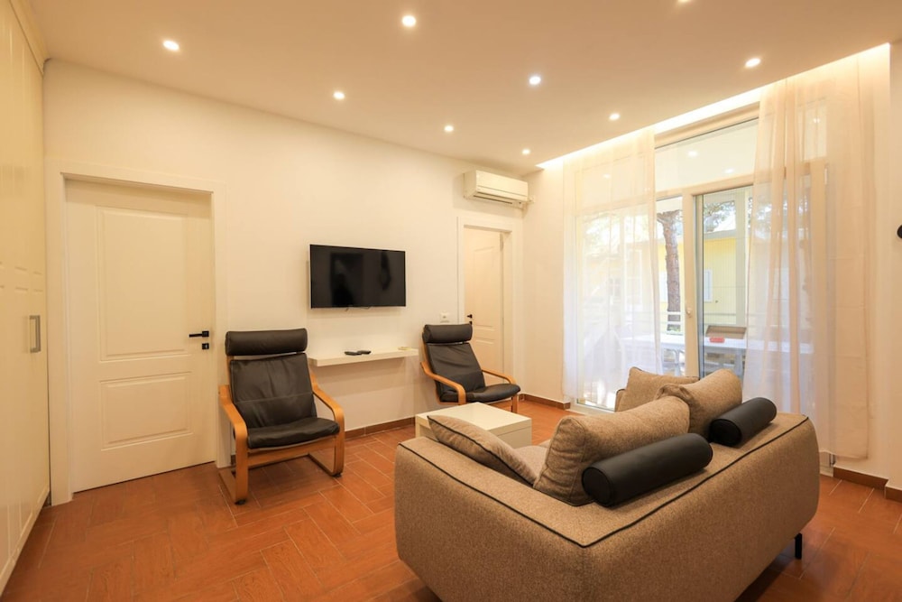 Lura Apartment 001 in Durr s