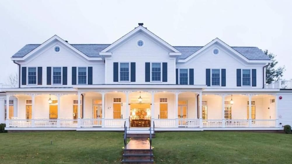 The Quogue Club at Hallock House