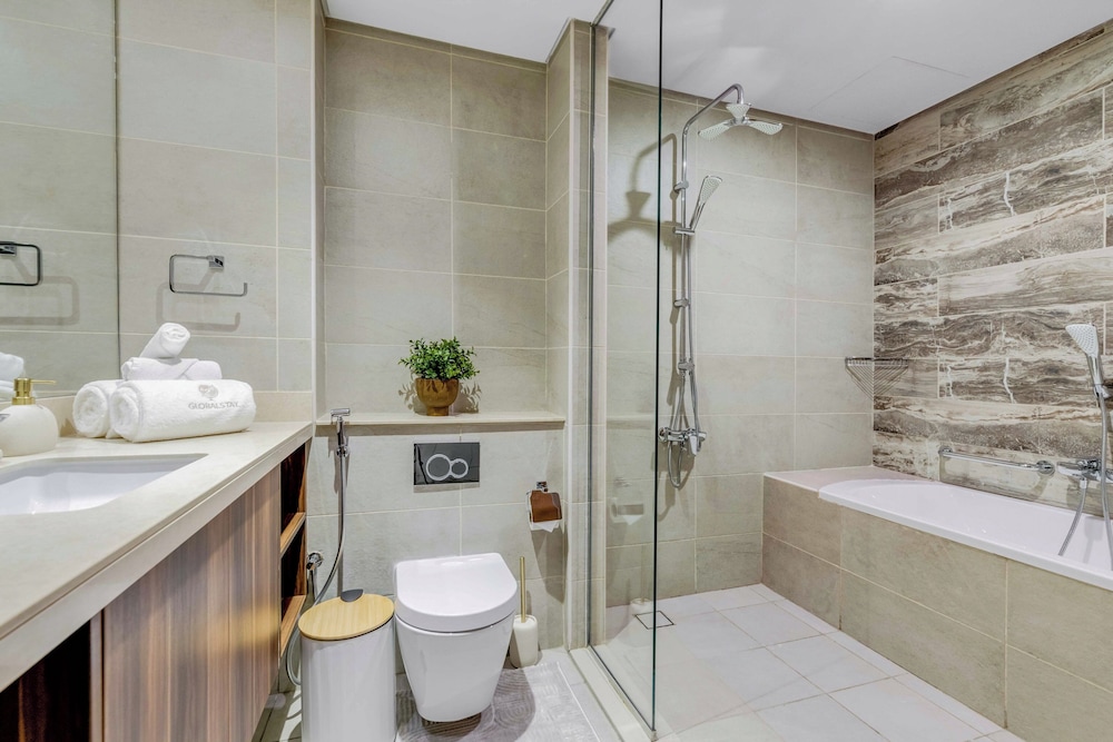 Globalstay Luxury Azizi Mina Beachfront