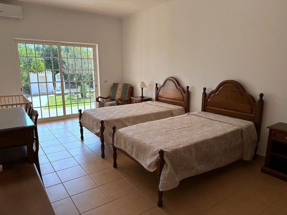 BnB Homes Luxurious Villa With 5 Bedrooms Pool view 3