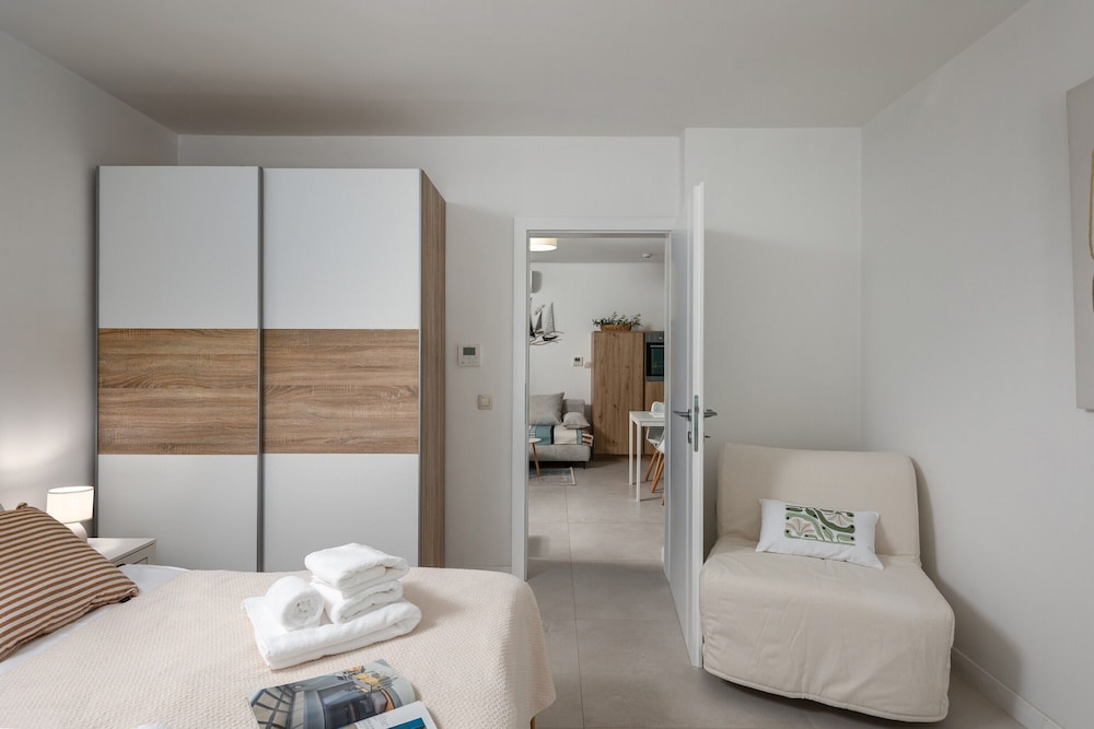 Desamani 975 Apartments