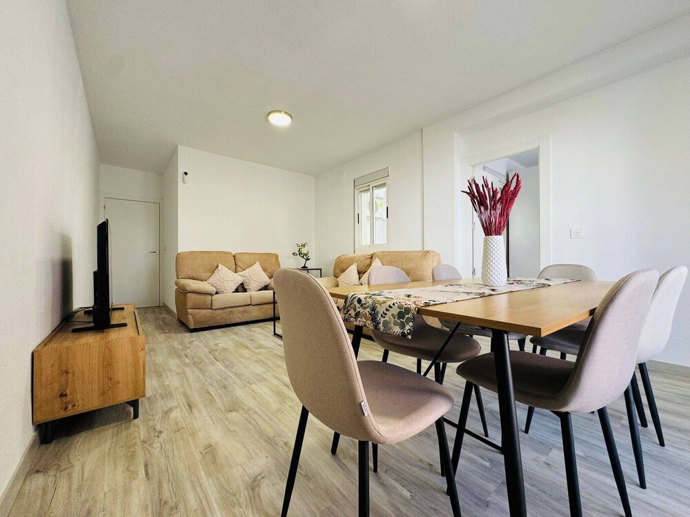 Bright Apartment Near Granada Center